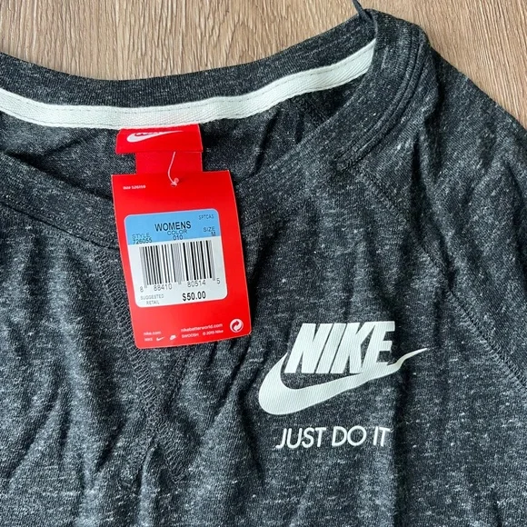 *NWT* Nike Women’s Black Long Sleeve - Picture 2 of 3